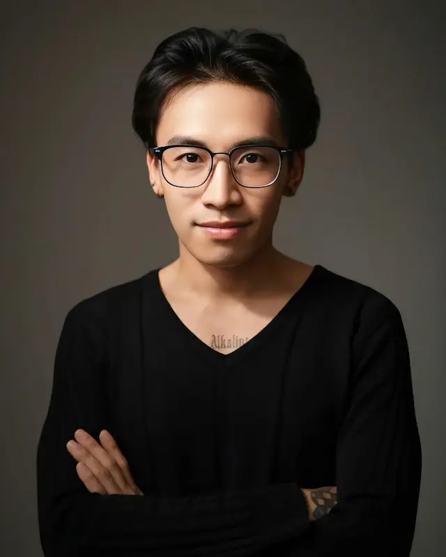 Tattoo Artist Loy, mini tattoo, fine line and dotwork specialist in Hanoi
